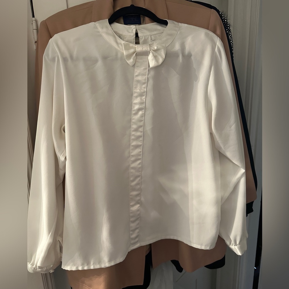 Oscar de la Renta Bow Blouse - Picture 2 of 6